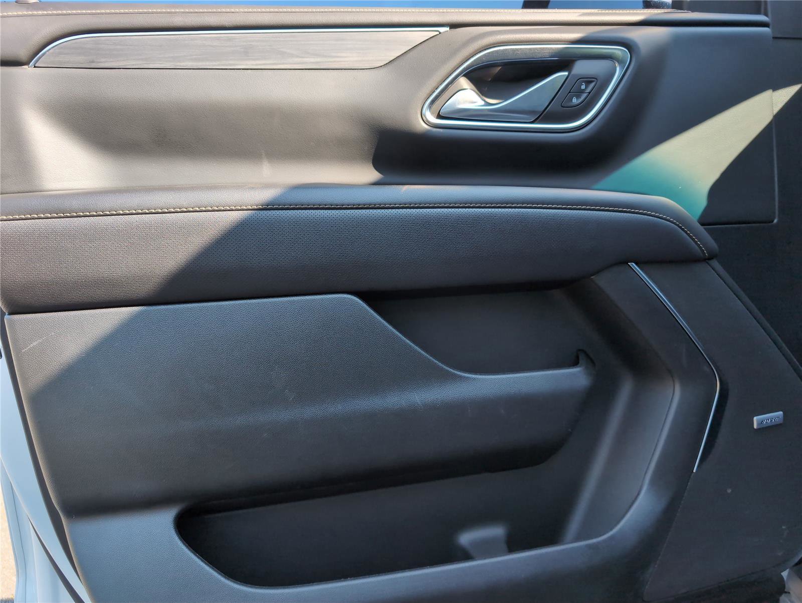 Used 2024 GMC Yukon XL SLT image 8