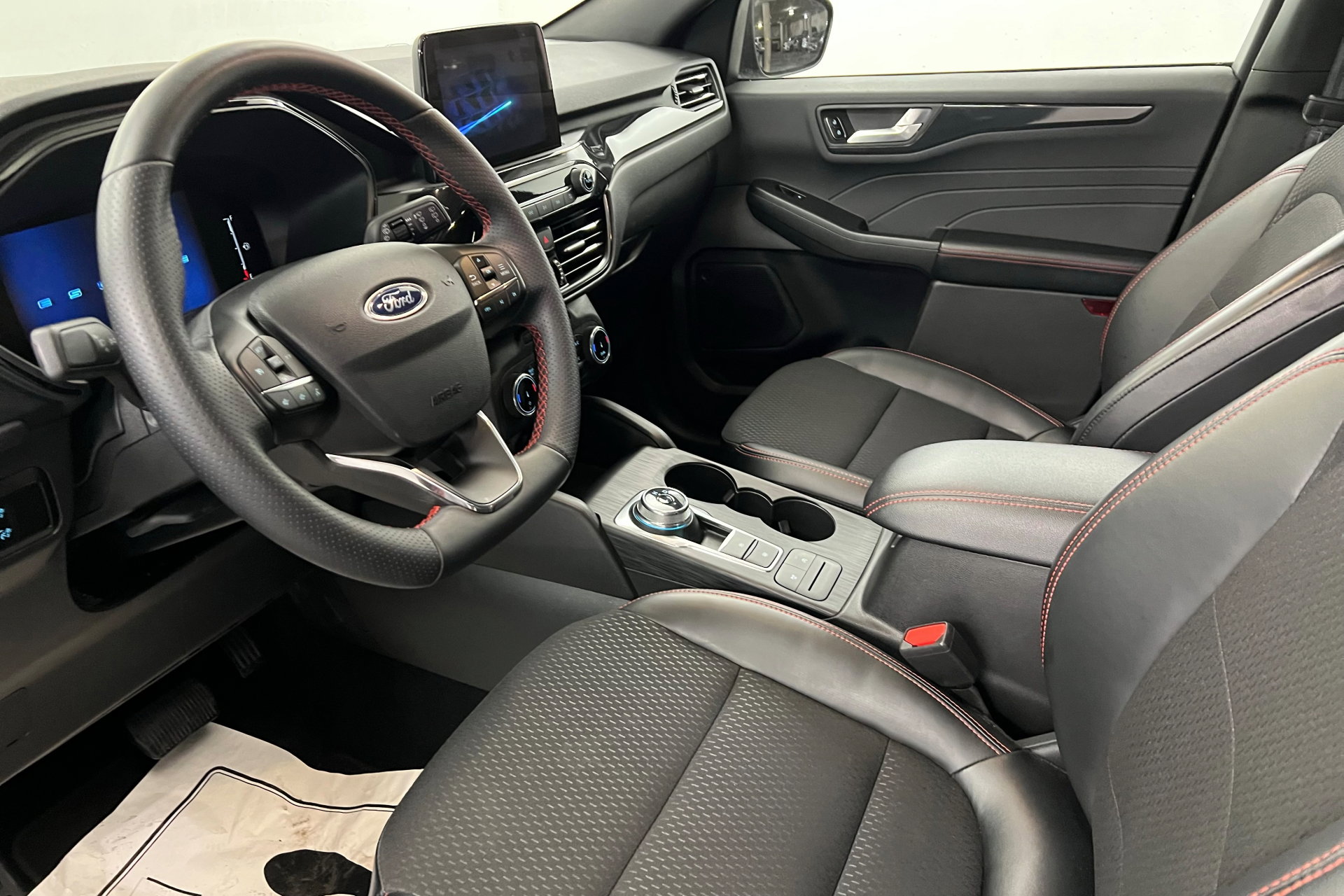 Used 2025 Ford Escape ST-Line image 16