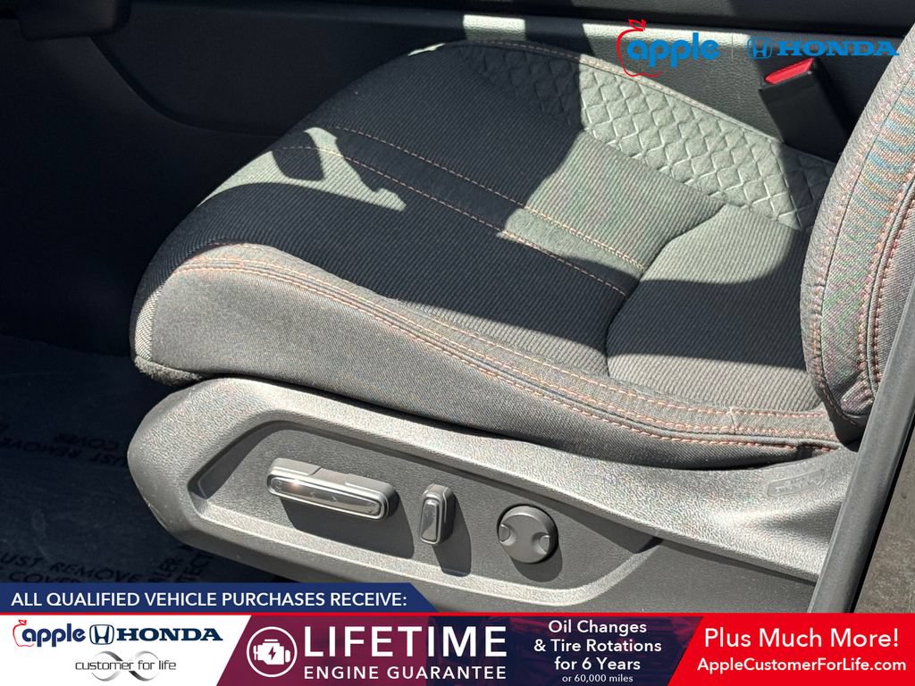 Used 2025 Honda Pilot Sport image 8