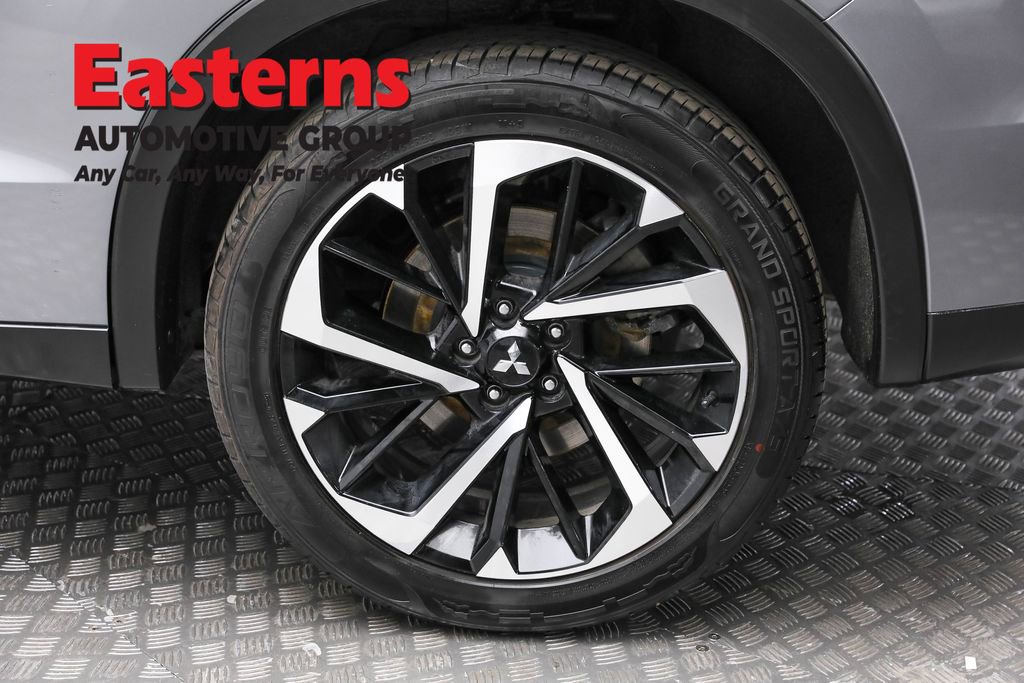 Used 2024 Mitsubishi Outlander SE image 8