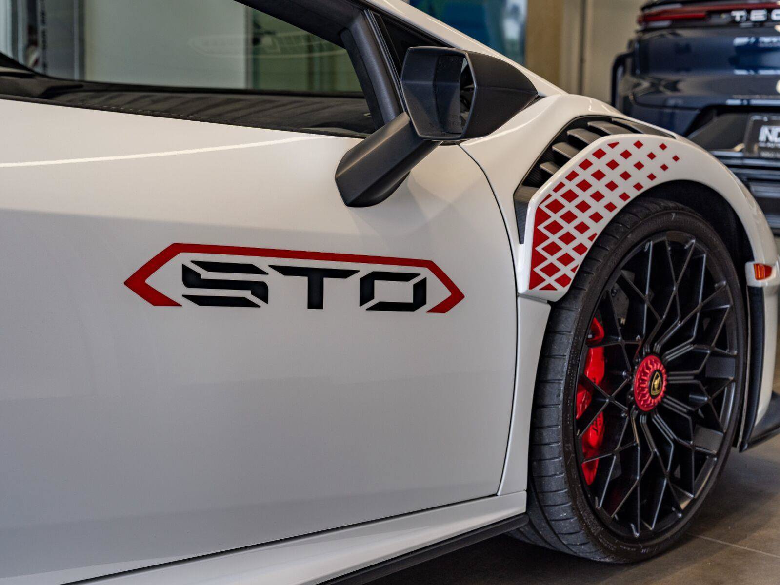 Used 2022 Lamborghini Huracan STO RWD image 32