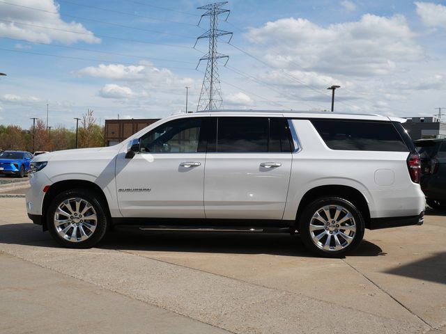 Used 2023 Chevrolet Suburban Premier w/ Advanced Technology Package AWD/4WD image 4