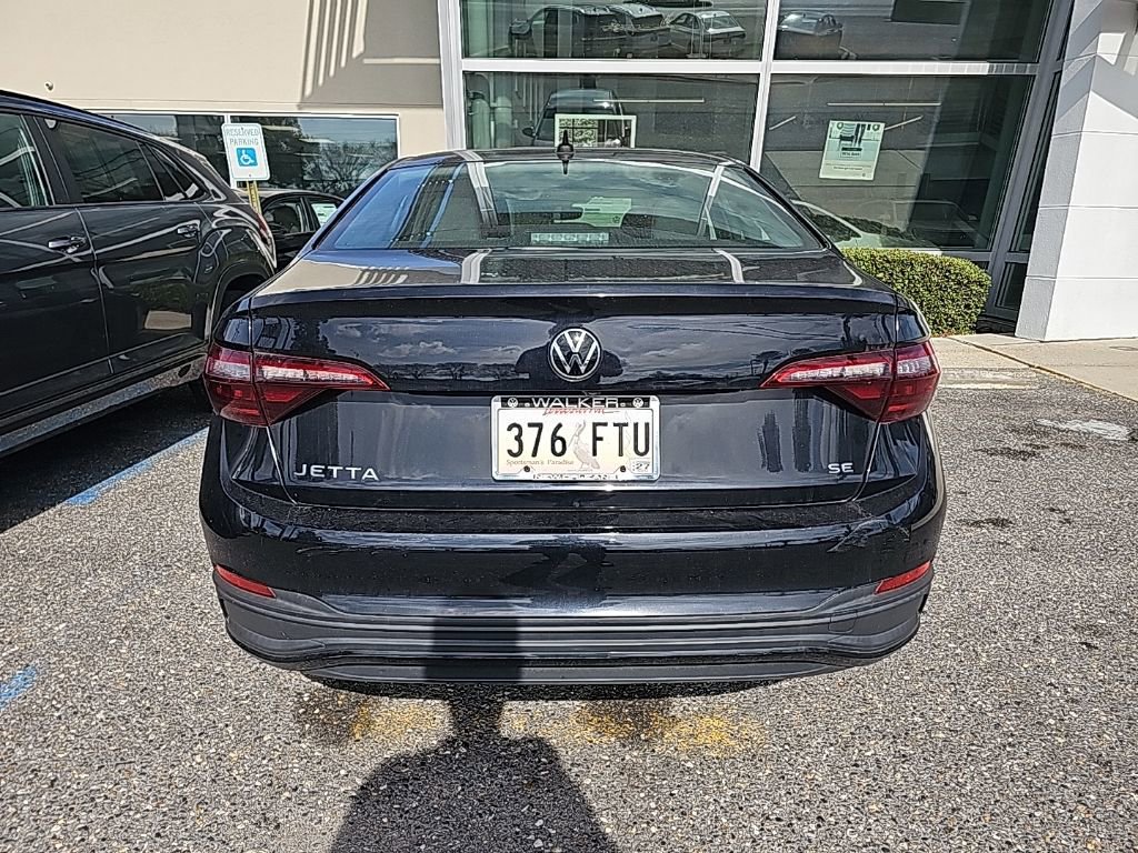 Used 2023 Volkswagen Jetta SE w/ Panoramic Sunroof Package image 6