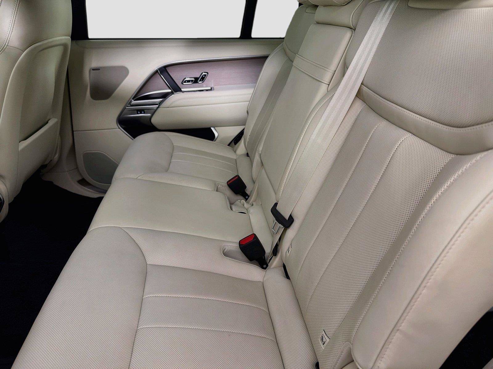 Certified 2025 Land Rover Range Rover Long Wheelbase SE AWD/4WD image 24