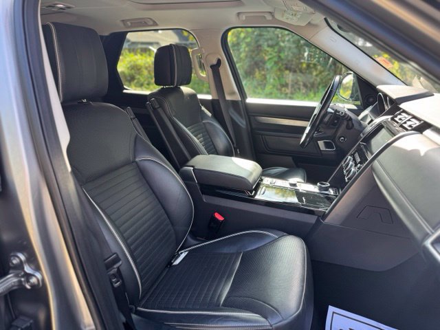 Used 2017 Land Rover Discovery First Edition AWD/4WD image 20
