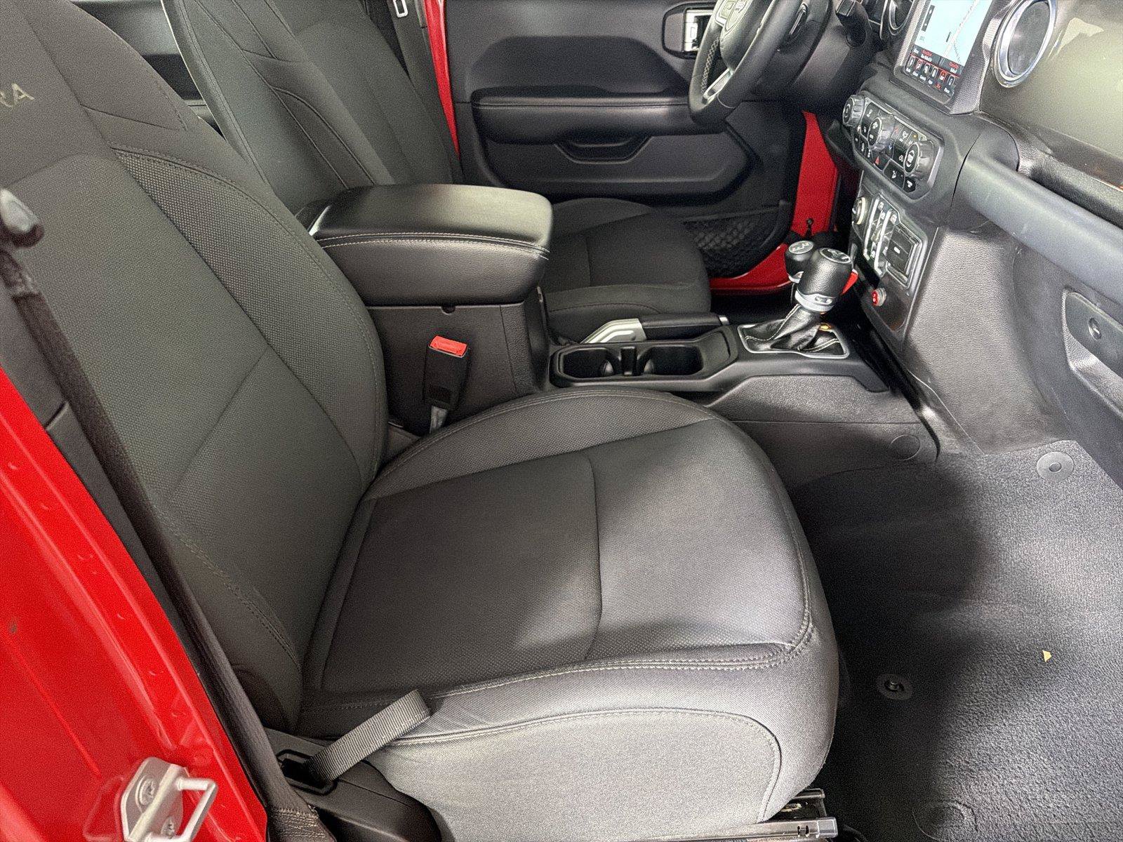 Used 2018 Jeep Wrangler Unlimited Sahara AWD/4WD image 12