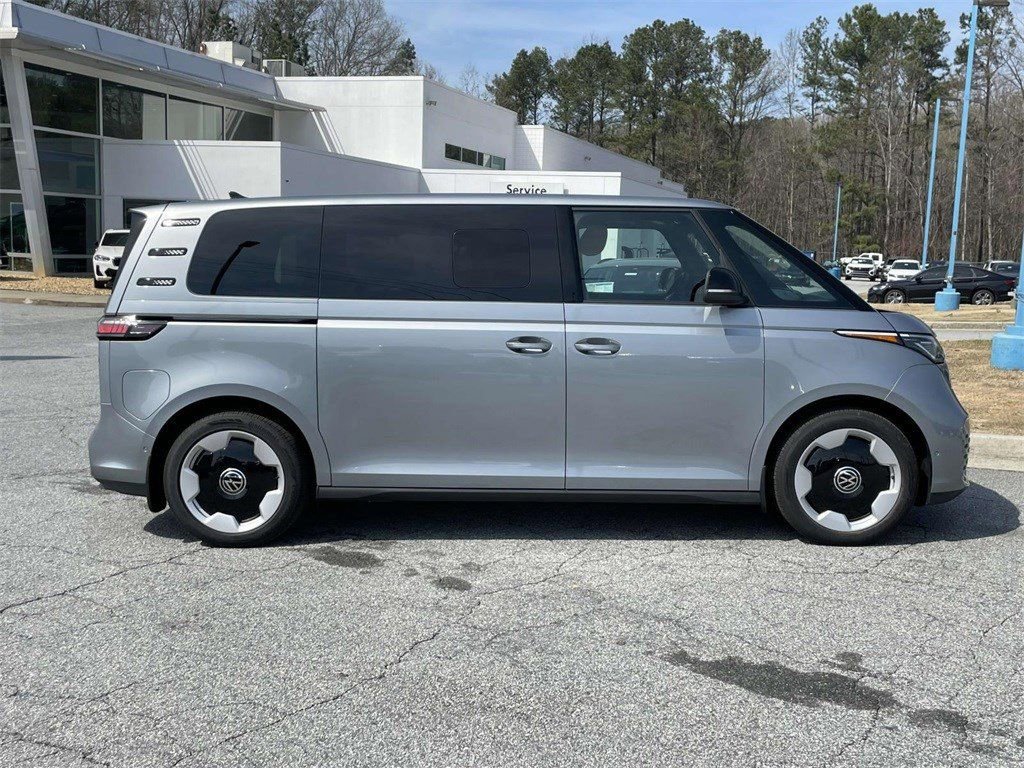 New 2025 Volkswagen ID. Buzz Pro S RWD image 2