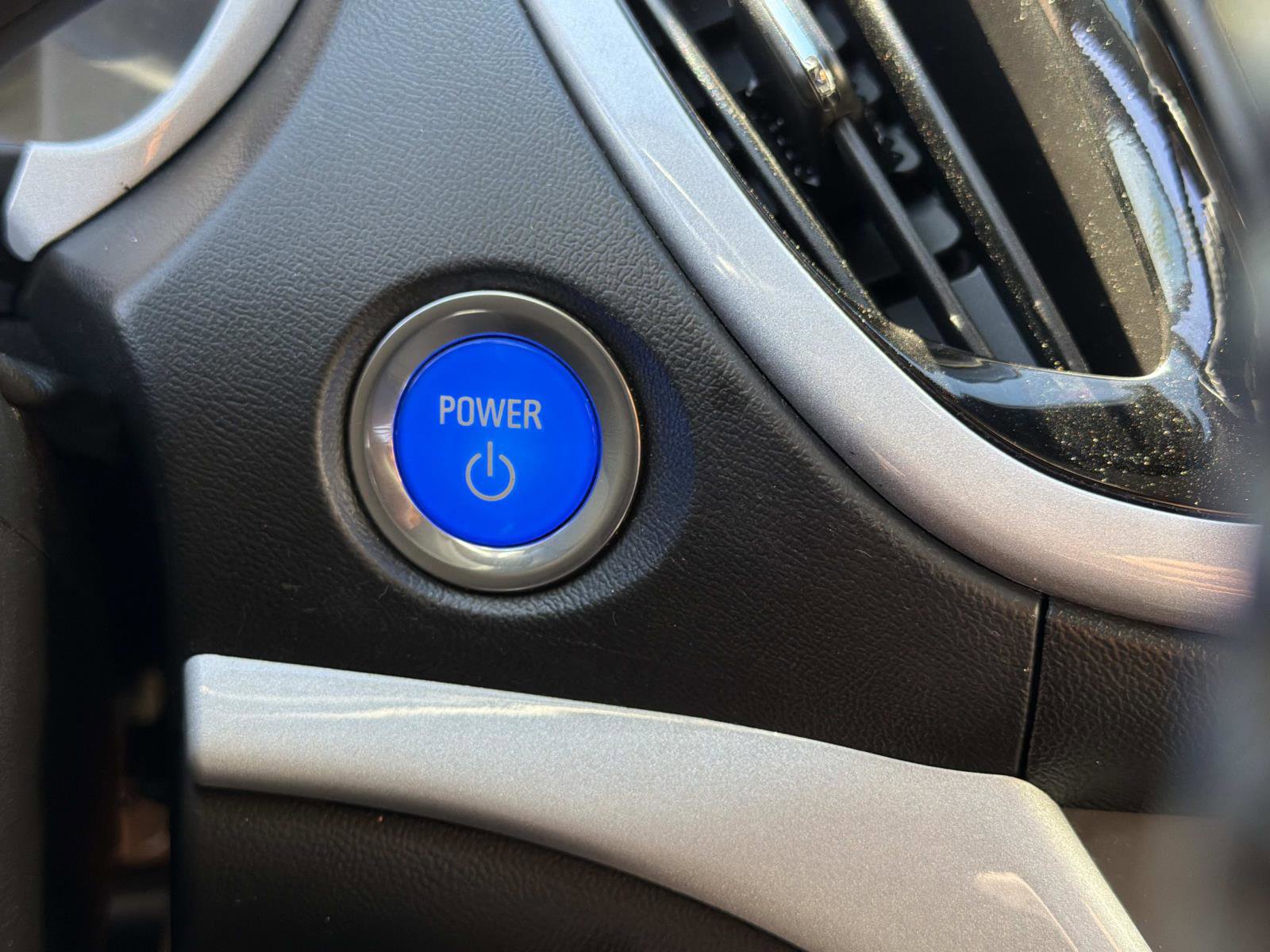 Used 2017 Chevrolet Volt LT w/ Comfort Package image 26