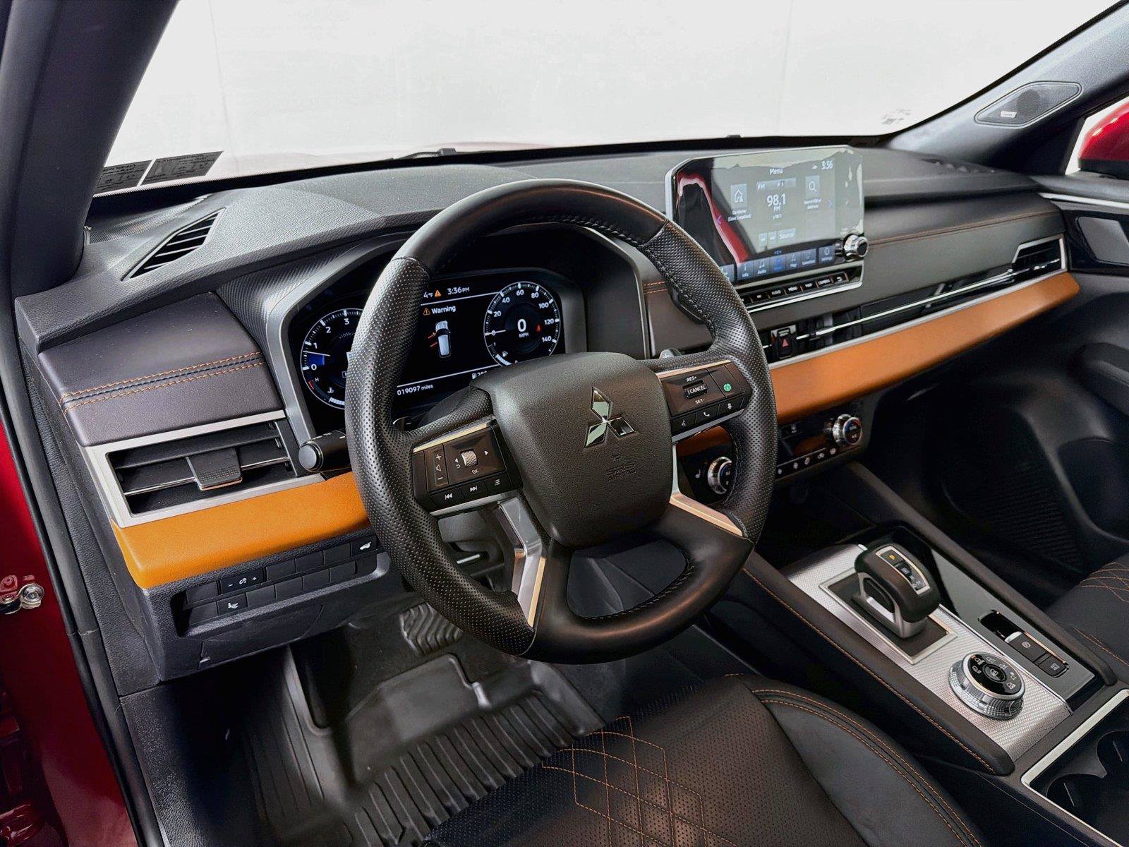 Used 2024 Mitsubishi Outlander SEL AWD/4WD image 16