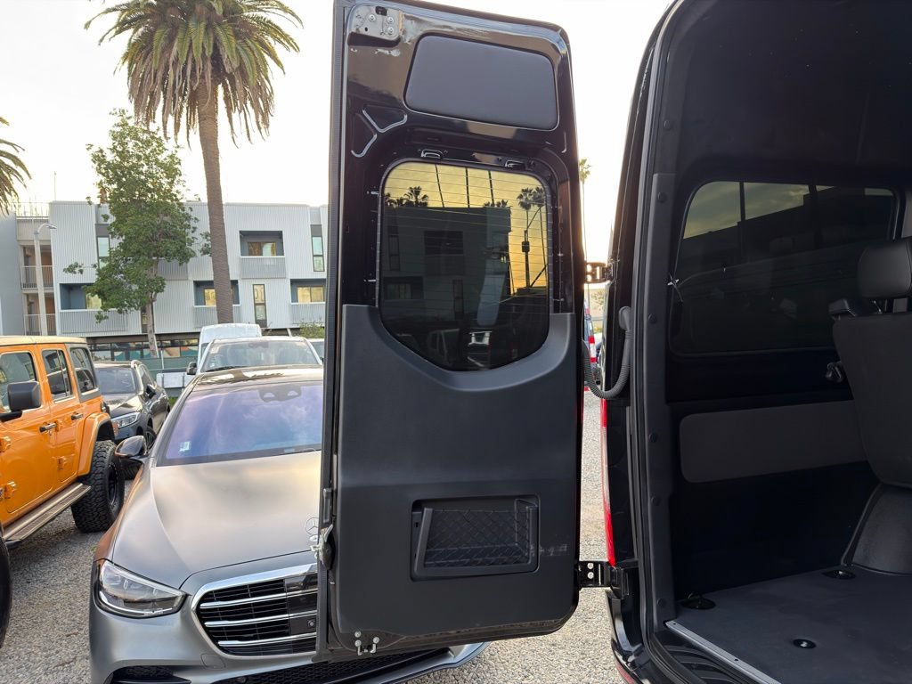 Used 2024 Mercedes-Benz Sprinter 2500 image 8