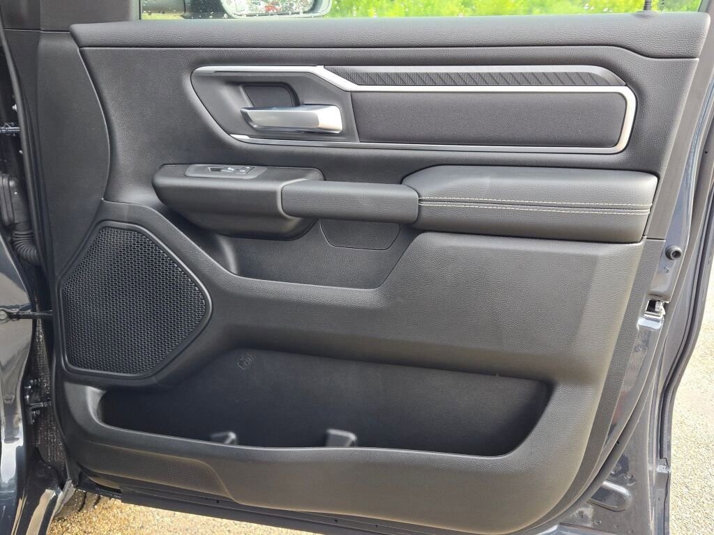New 2026 RAM 1500 4x4 Crew Cab image 7