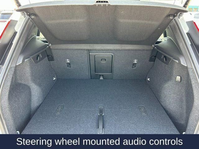 New 2025 Volvo XC40 B5 Ultra w/ Protection Package AWD/4WD image 10