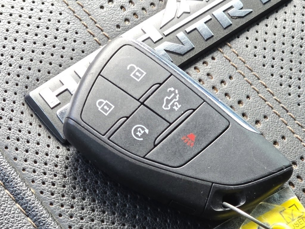 Used 2024 Chevrolet Silverado 3500 High Country image 37