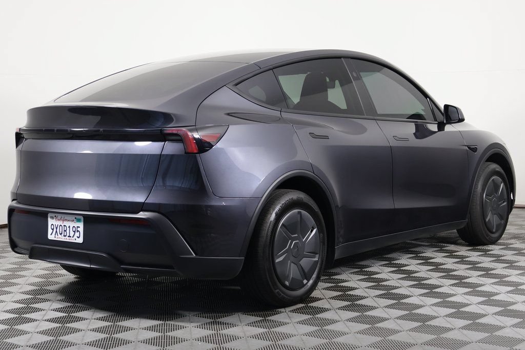 Used 2026 Tesla Model Y 2WD image 4