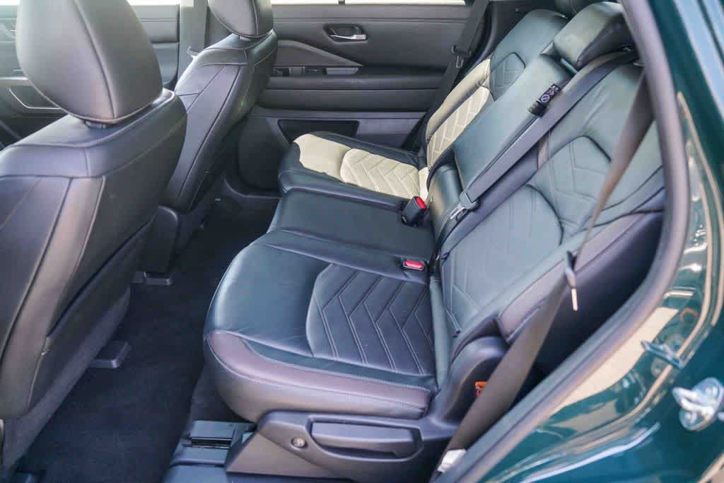 Used 2022 Nissan Pathfinder Platinum w/ Cargo Package FWD image 17