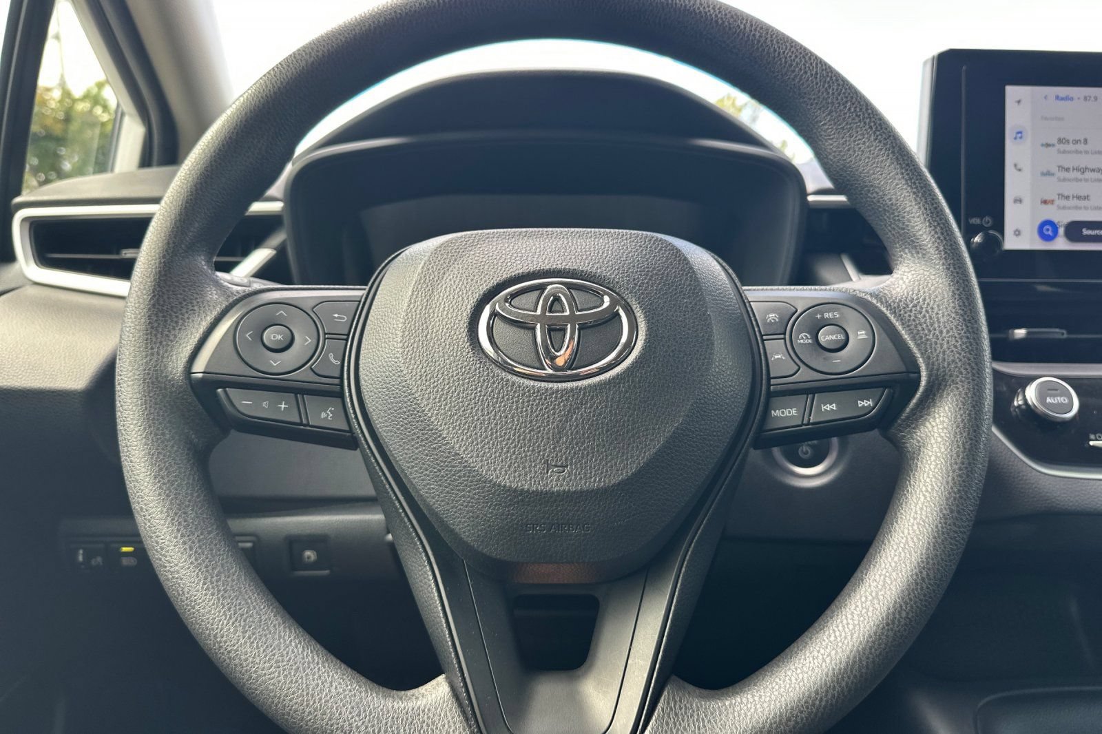 Used 2024 Toyota Corolla LE w/ LE Convenience Package FWD image 22