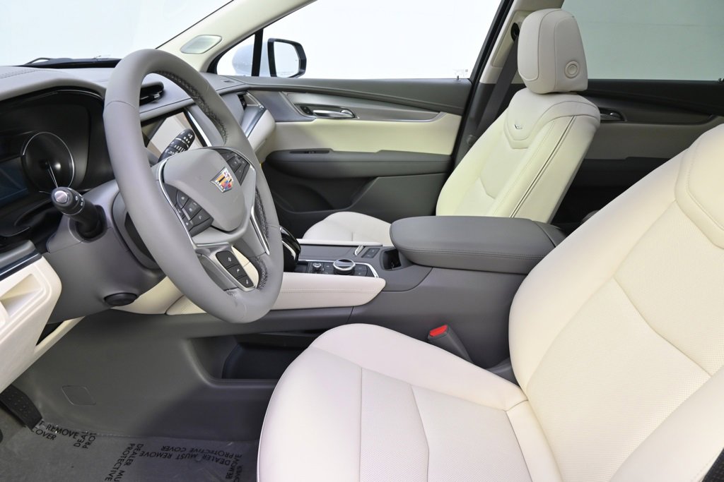 New 2025 Cadillac XT5 Premium Luxury w/ LPO, Floor Liner Package image 13
