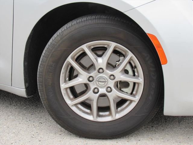 Used 2024 Chrysler Voyager LX image 5