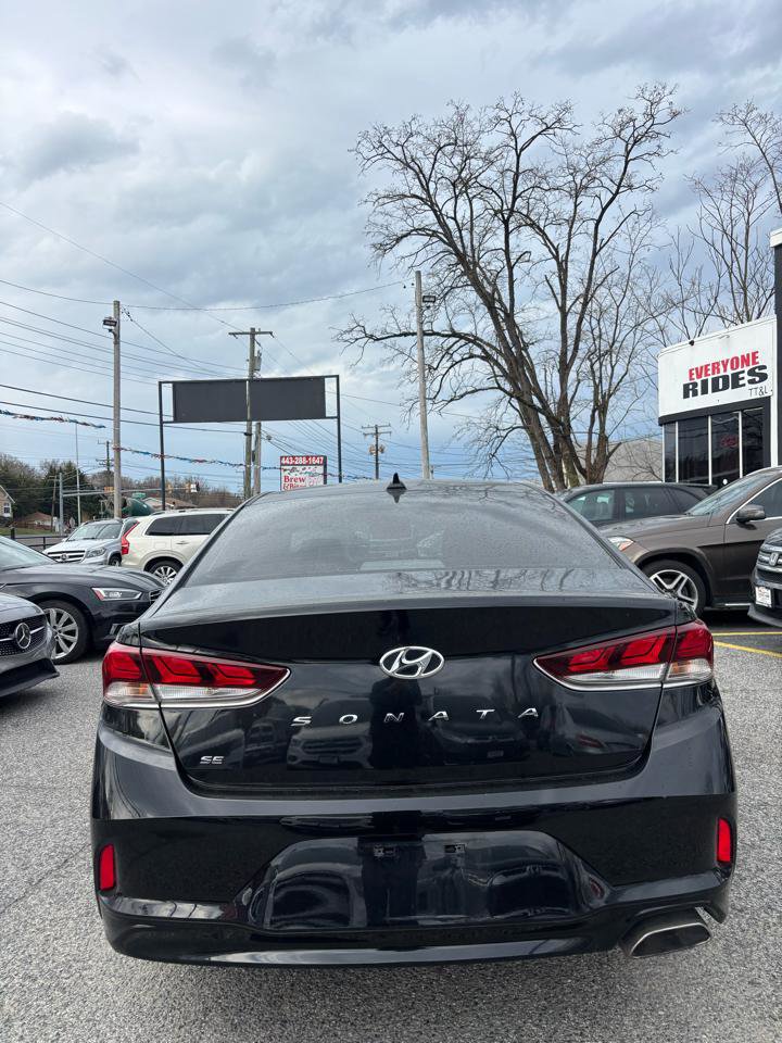 Used 2018 Hyundai Sonata SE w/ Cargo Package FWD image 5