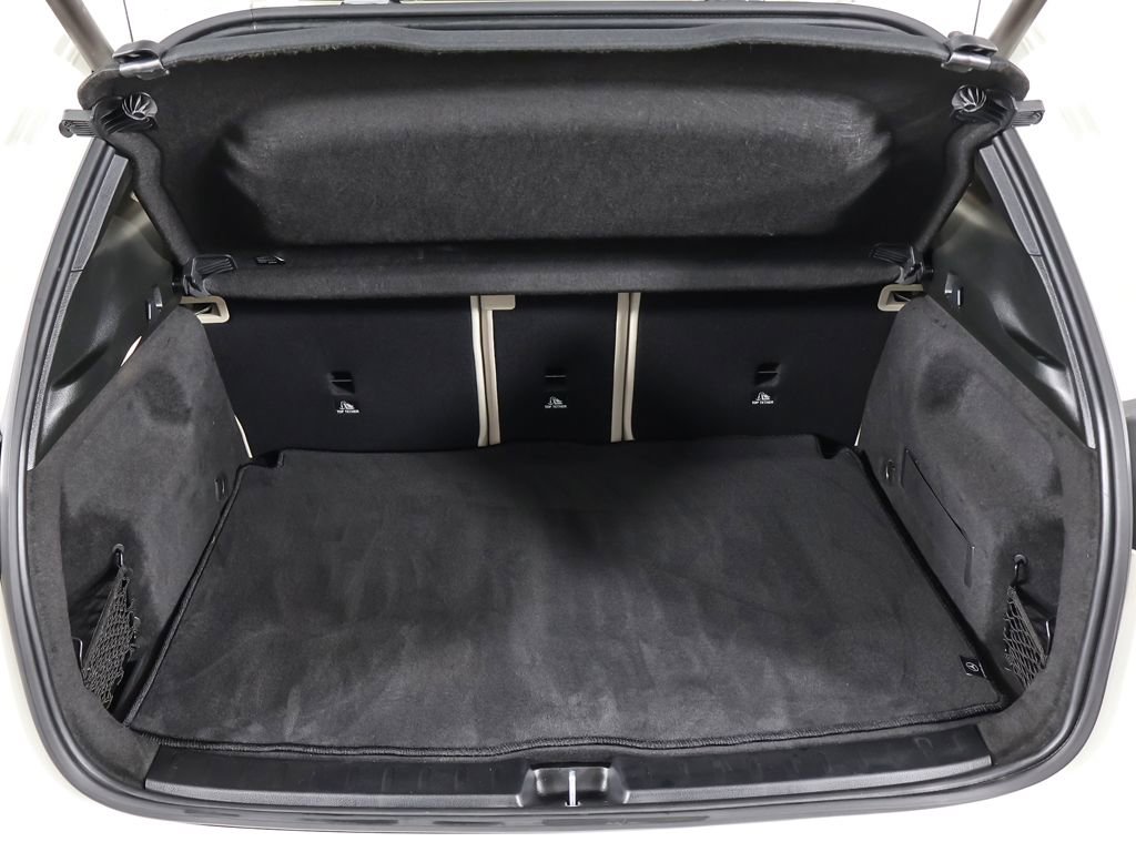 Used 2022 Mercedes-Benz GLA 250 4MATIC w/ Premium Package image 18