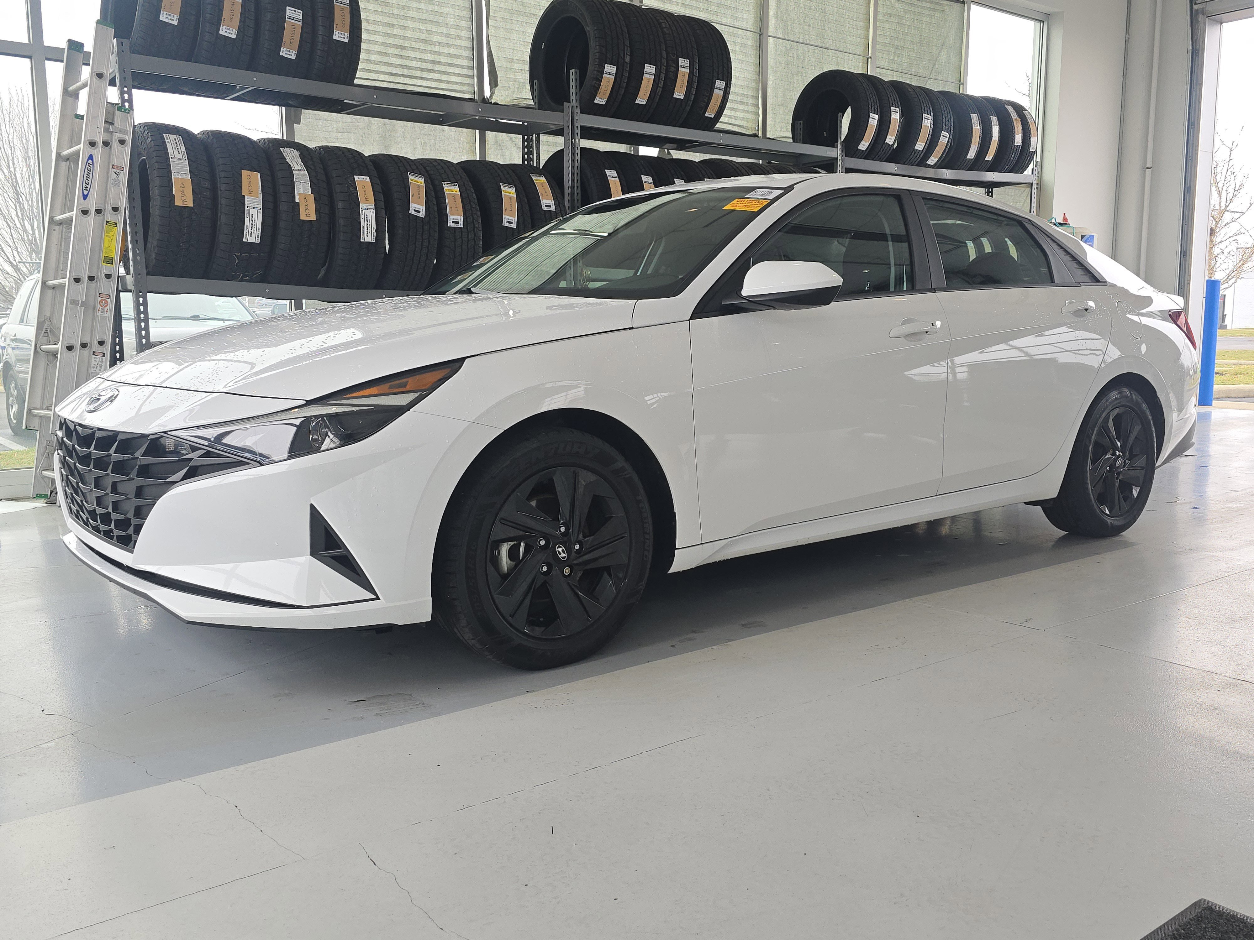 Used 2023 Hyundai Elantra Blue image 4