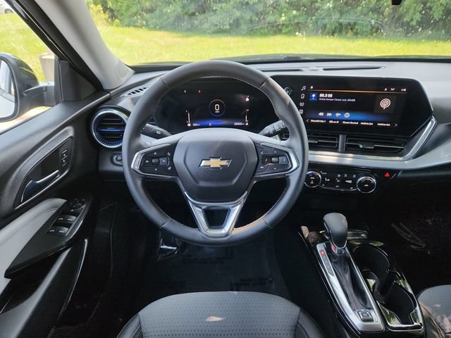 Used 2024 Chevrolet Trax LT w/ Driver Confidence Package FWD image 24