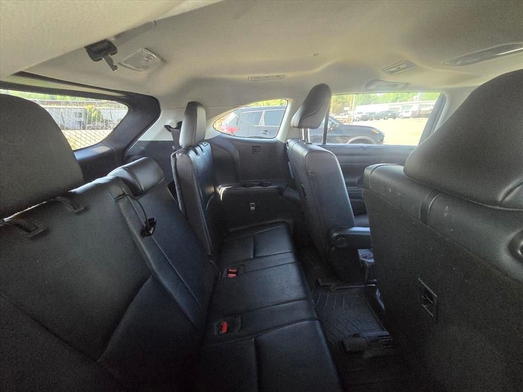 Used 2021 Toyota Highlander XLE AWD/4WD image 7