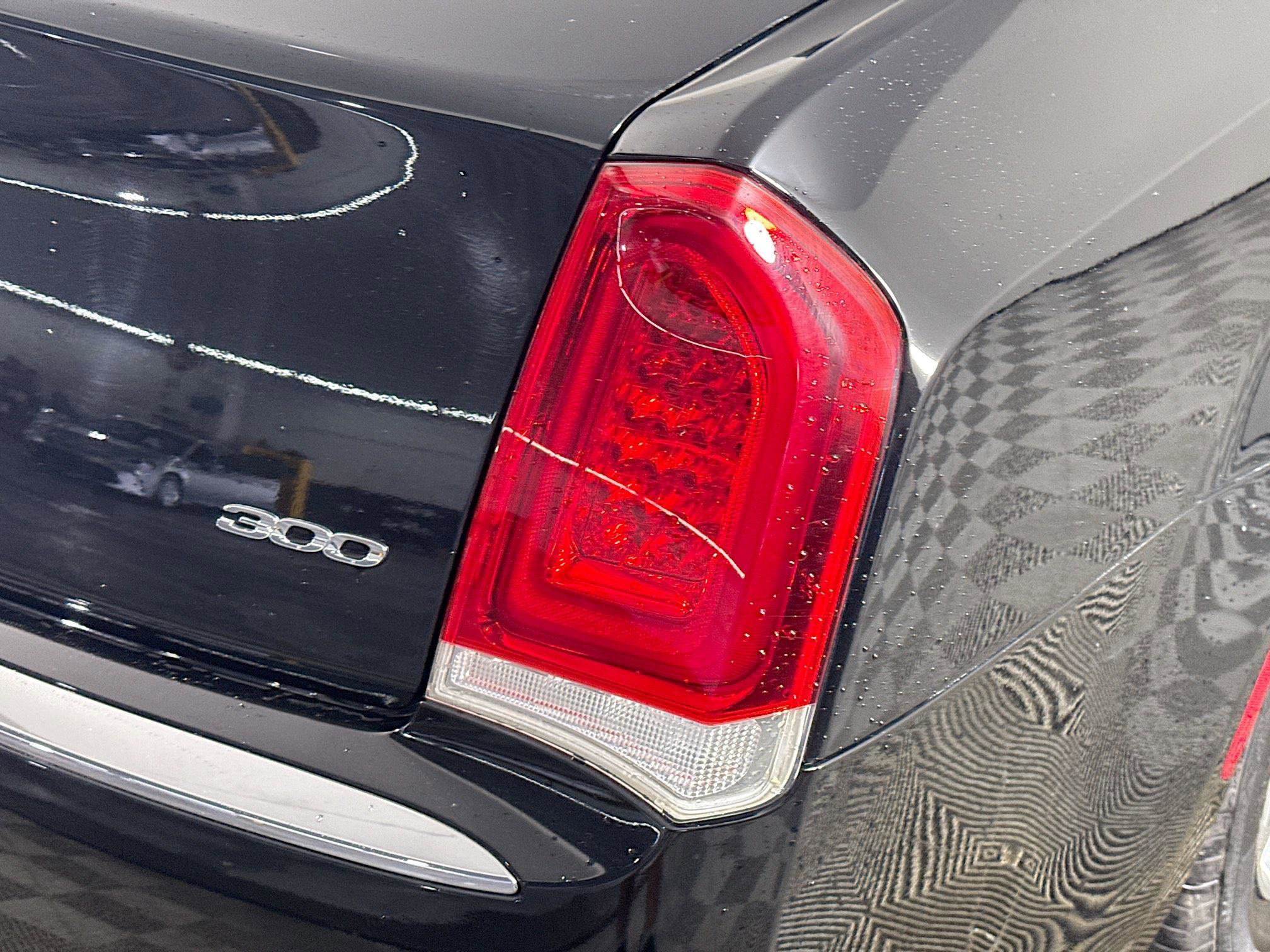 Used 2020 Chrysler 300 Touring image 34