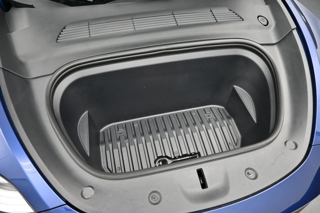 Used 2023 Tesla Model Y AWD image 10