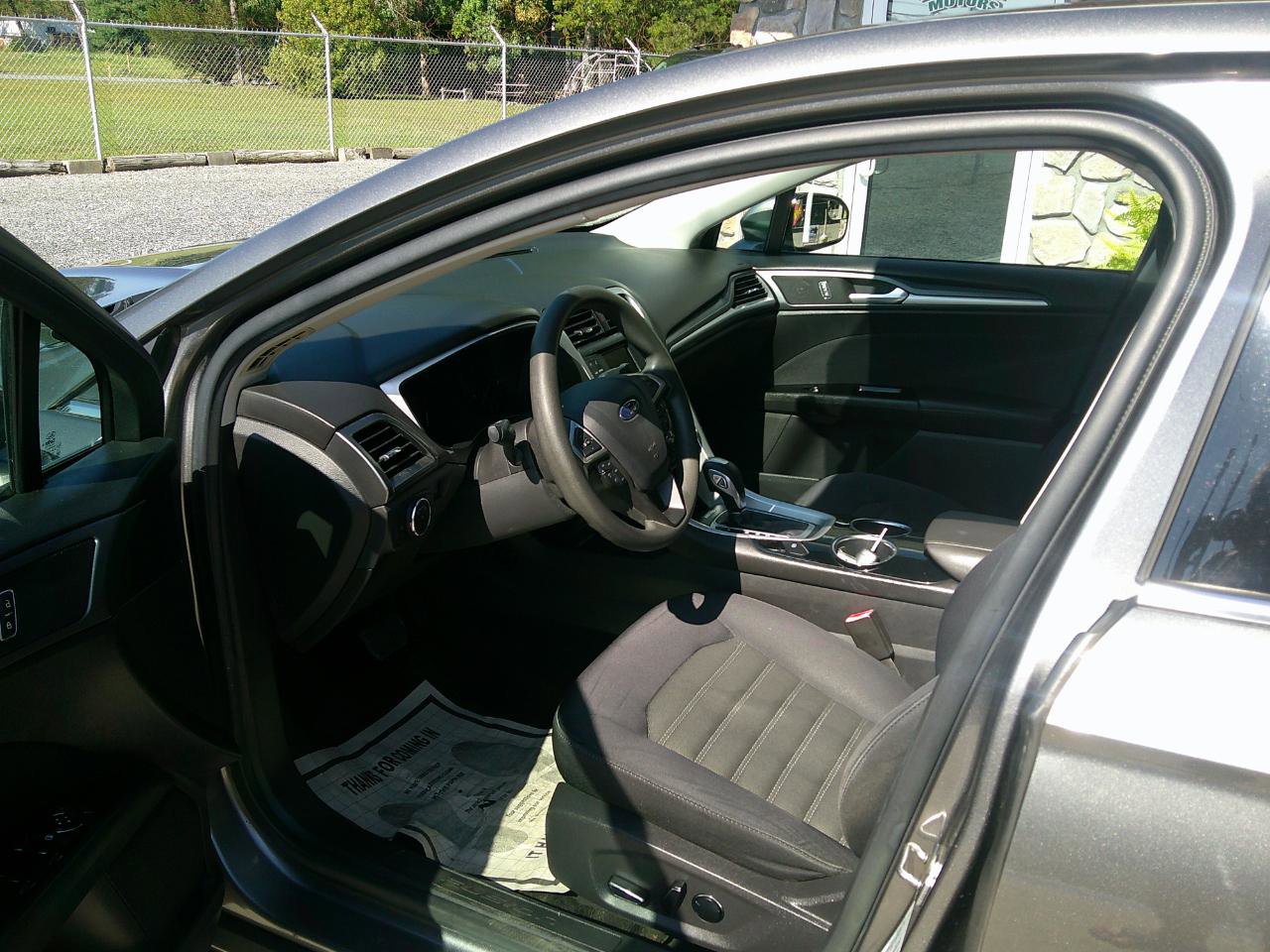 Used 2013 Ford Fusion SE image 2