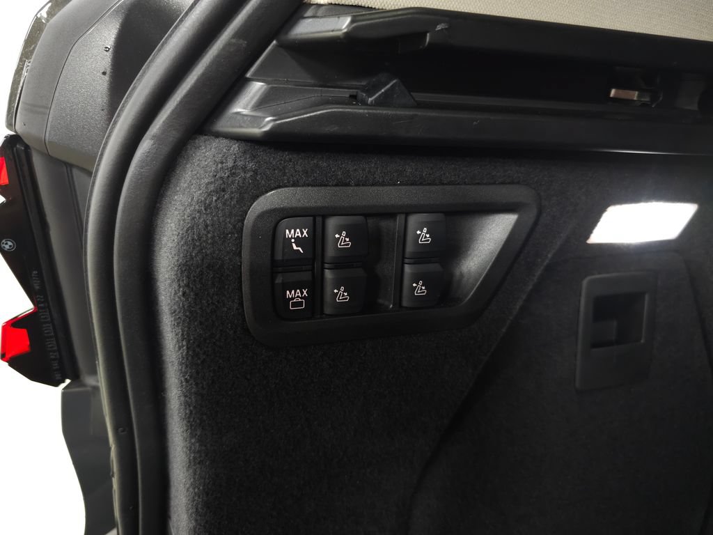 Used 2026 BMW X7 xDrive40i w/ Premium Package AWD/4WD image 9