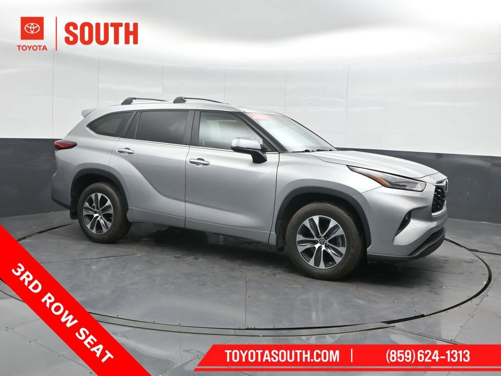 Used 2023 Toyota Highlander XLE image 1