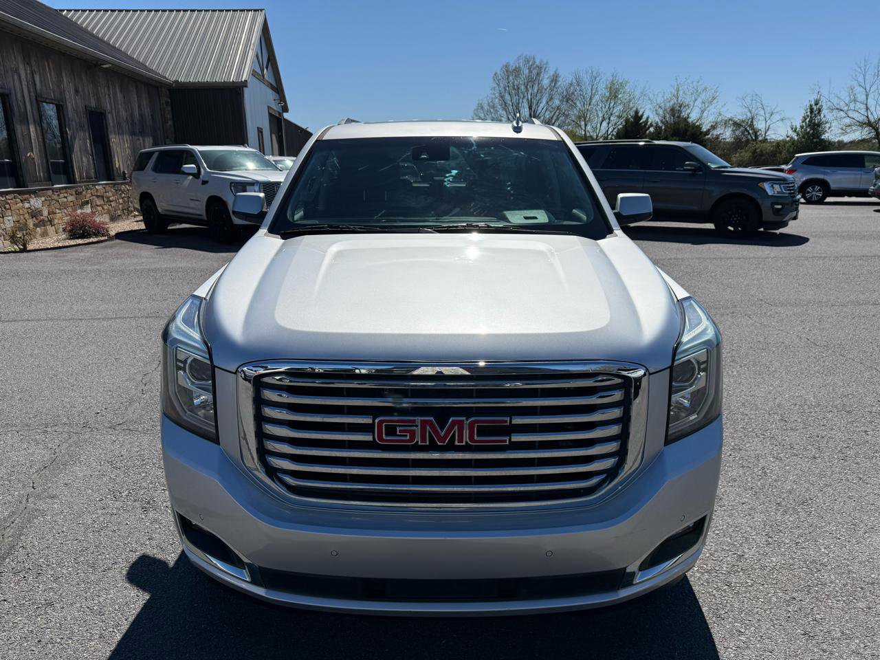 Used 2018 GMC Yukon SLT w/ Premium Edition AWD/4WD image 10