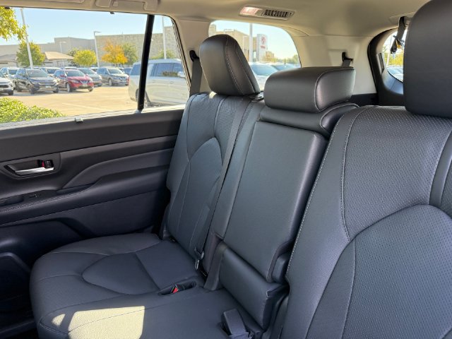 Used 2025 Toyota Grand Highlander FWD image 28