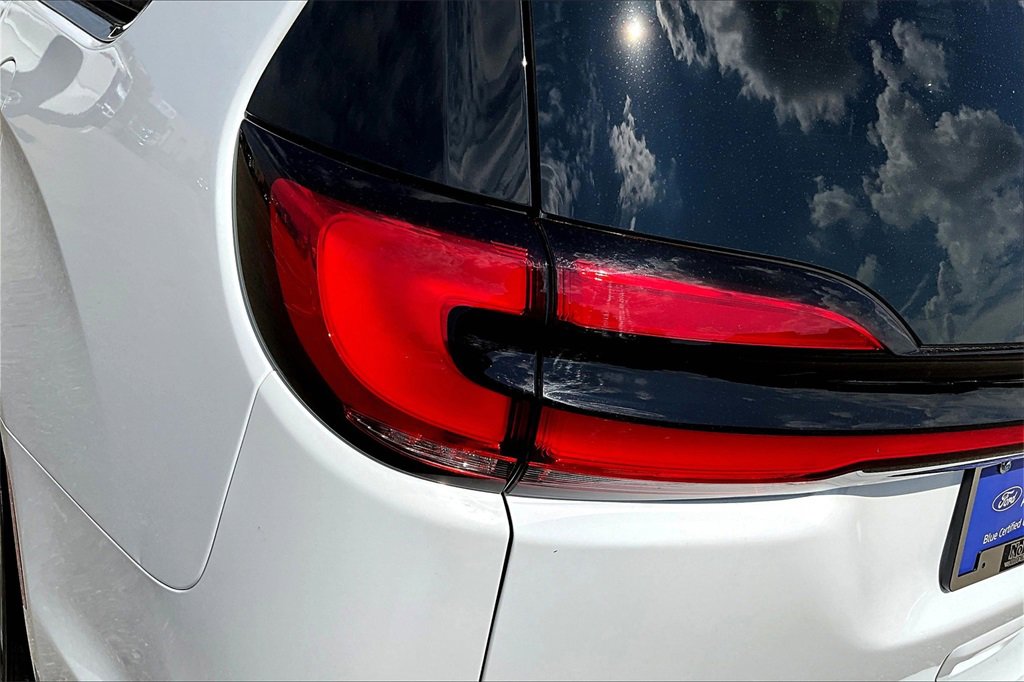 Used 2025 Chrysler Pacifica Select image 31