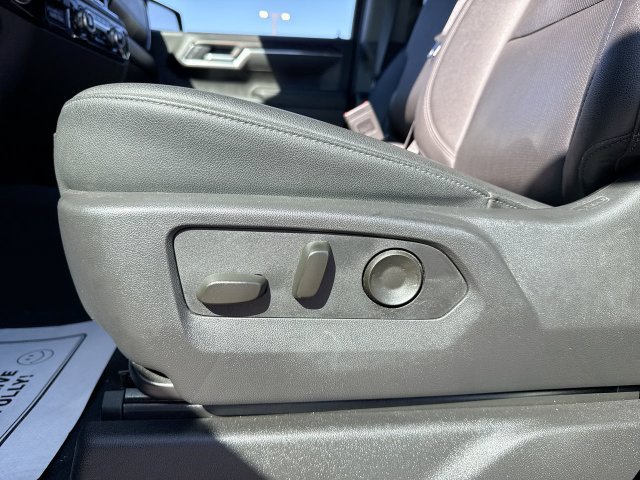 Used 2025 GMC Sierra 1500 SLT AWD/4WD image 12
