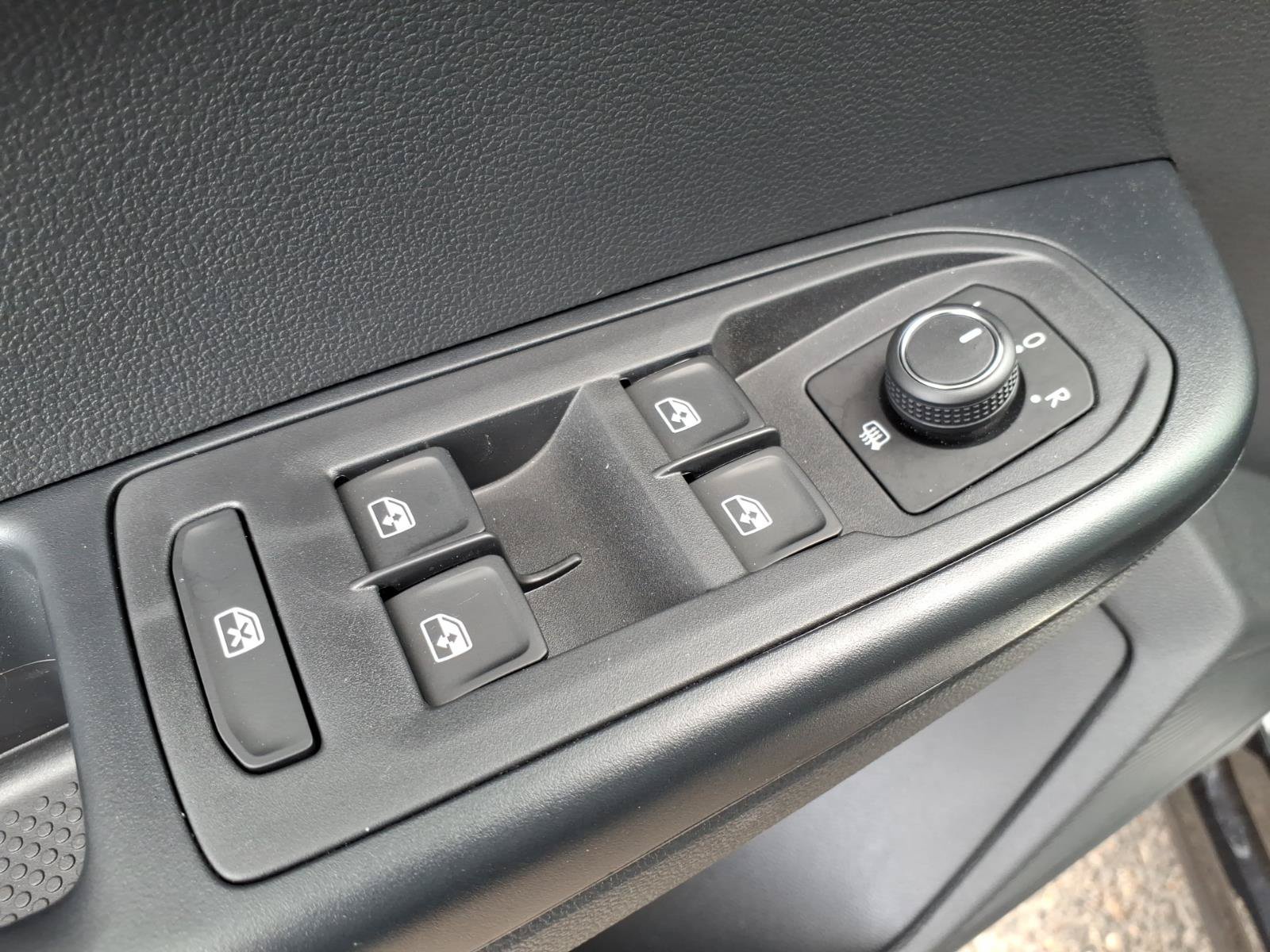 New 2026 Volkswagen Taos SE FWD image 10
