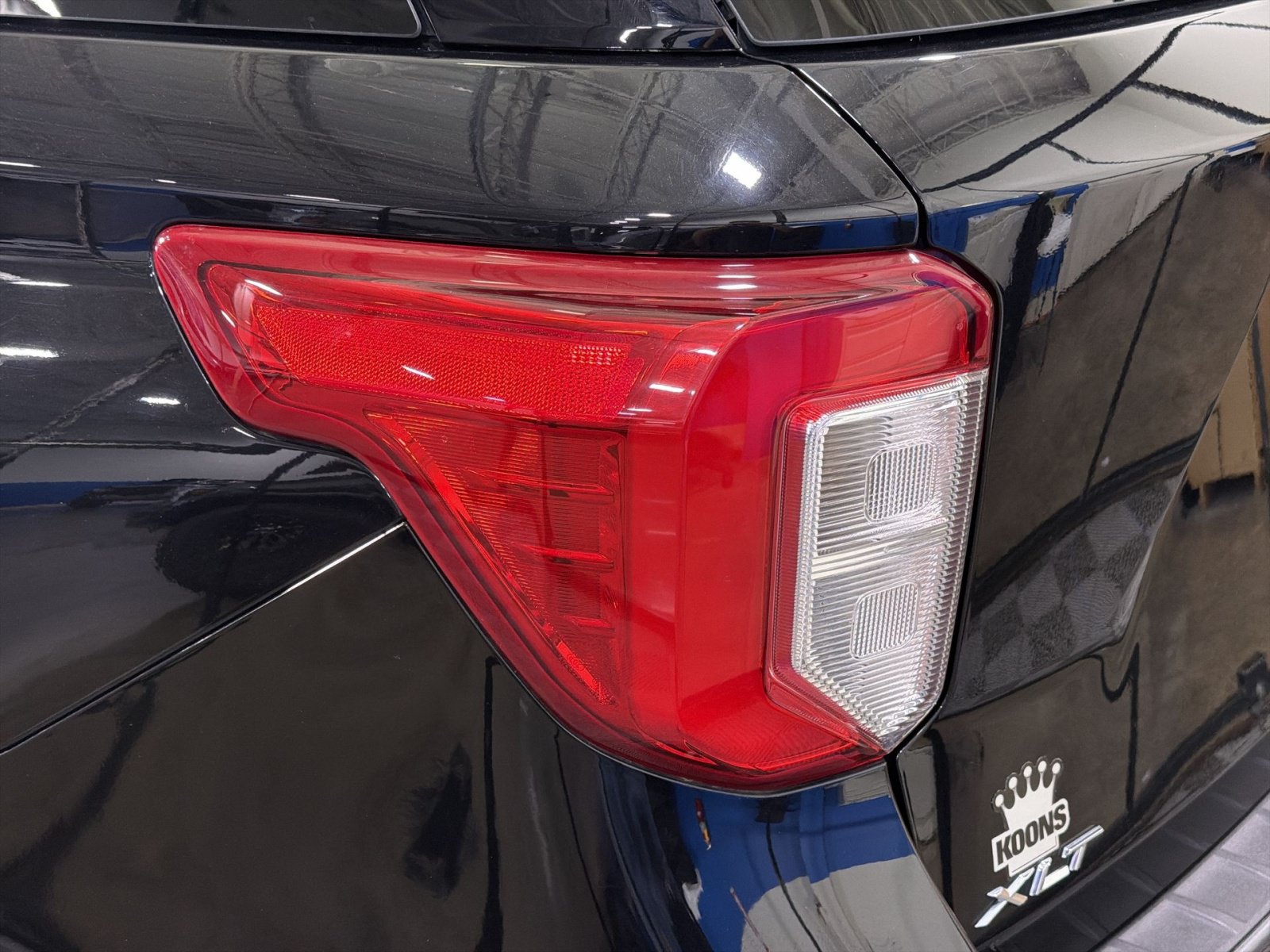 Used 2023 Ford Explorer XLT w/ Equipment Group 202A AWD/4WD image 18