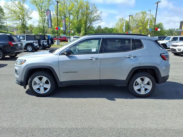 Used 2022 Jeep Compass Latitude w/ Convenience Group AWD/4WD image 9