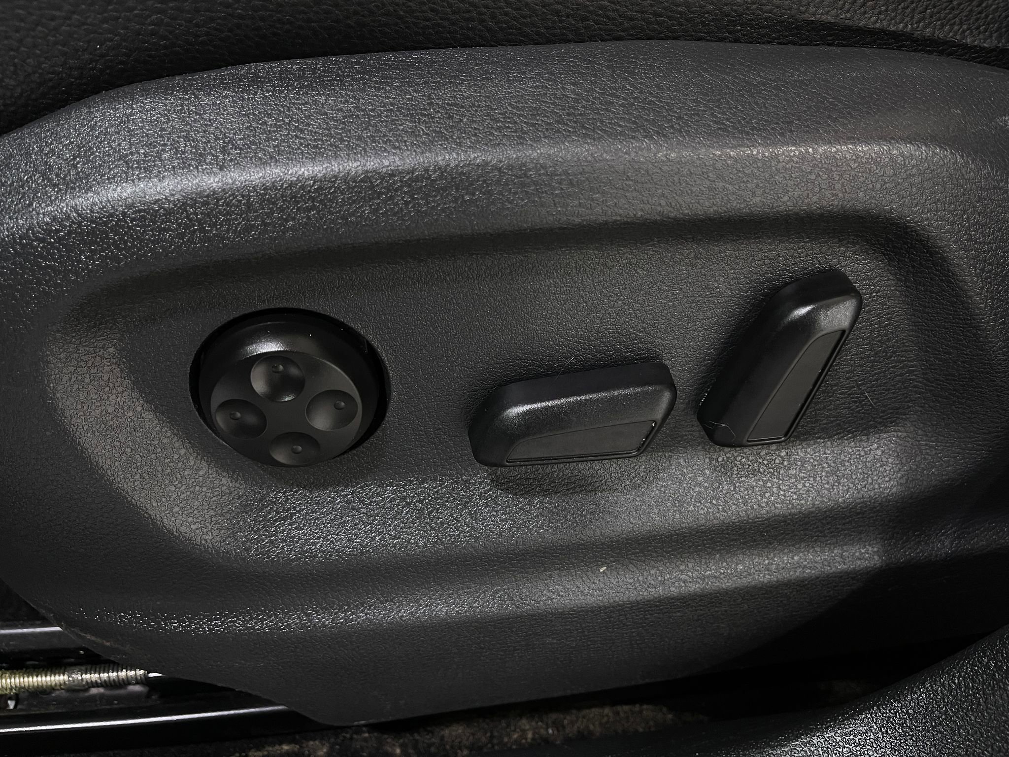 Used 2016 Volkswagen Tiguan SE image 17