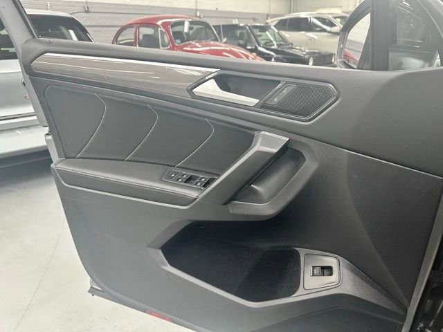 Certified 2022 Volkswagen Tiguan SE R-Line image 8