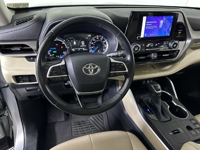 Used 2023 Toyota Highlander XLE AWD/4WD image 21