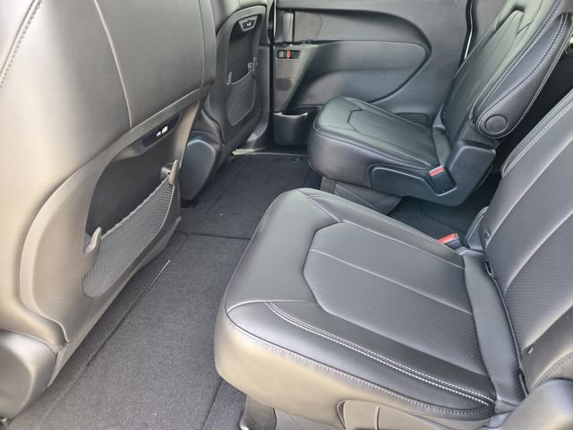 New 2026 Chrysler Pacifica Limited w/ Uconnect Theater Family Group FWD image 20