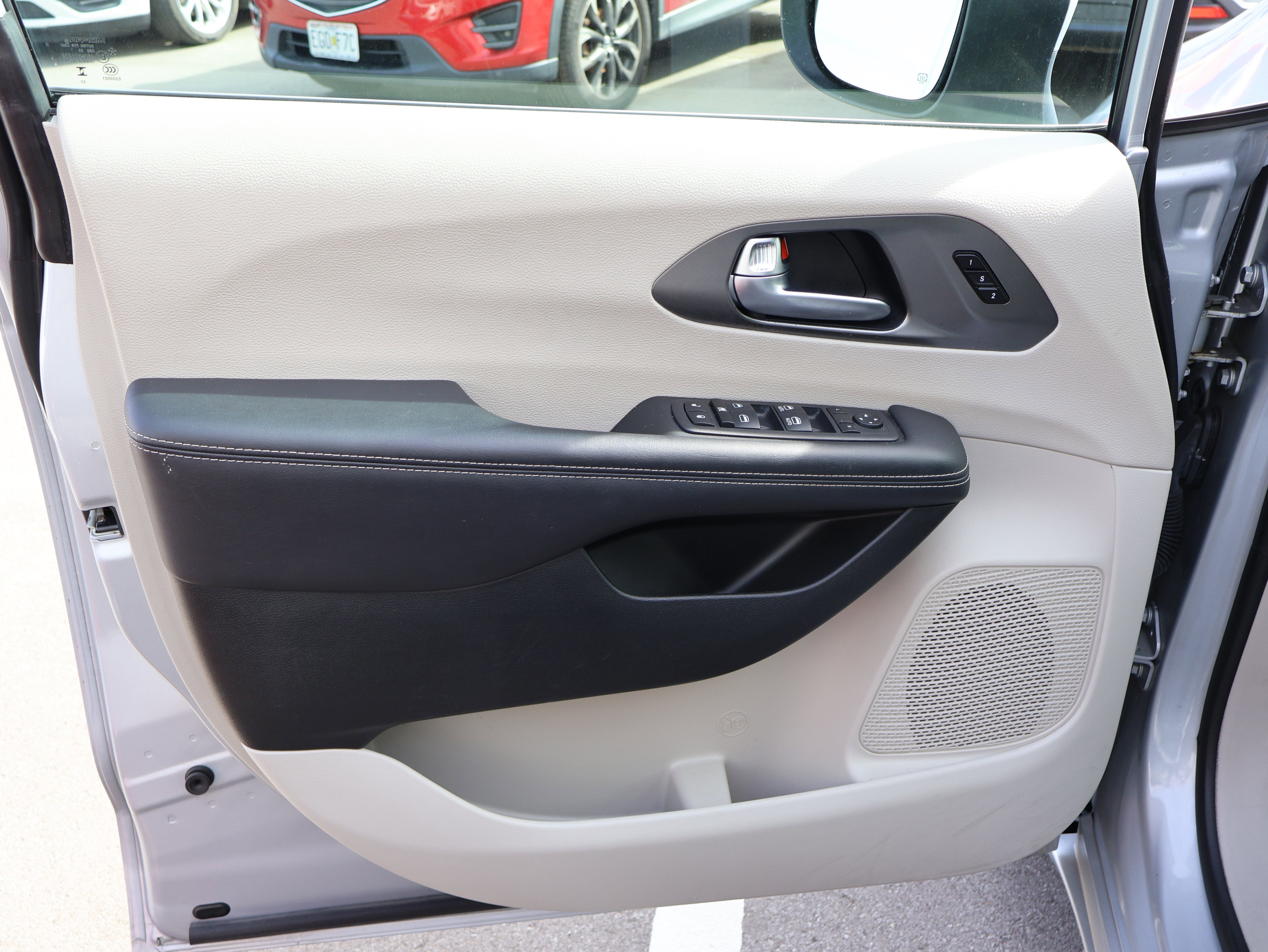 Used 2023 Chrysler Pacifica Touring-L image 20