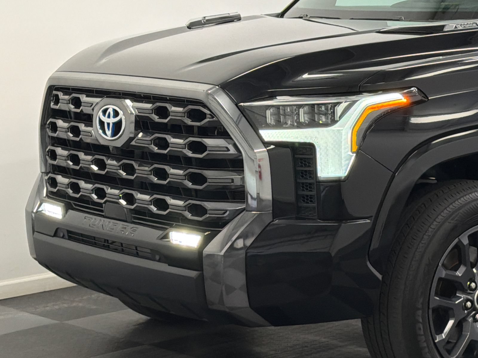 Used 2023 Toyota Tundra Platinum w/ Advanced Package AWD/4WD image 2
