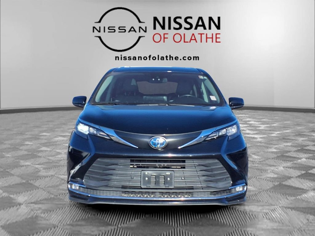 Used 2024 Toyota Sienna XLE image 37