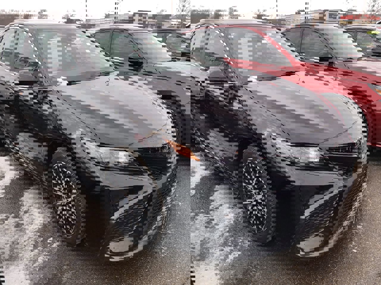 Used 2024 Toyota Camry SE image 7