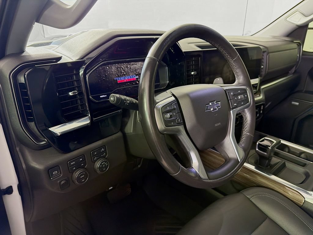 Used 2022 Chevrolet Silverado 1500 LT Trail Boss w/ LT Trail Boss Premium Package AWD/4WD image 10