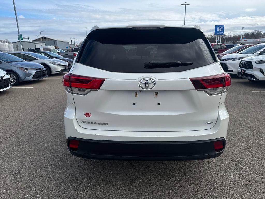 Used 2019 Toyota Highlander LE AWD/4WD image 6