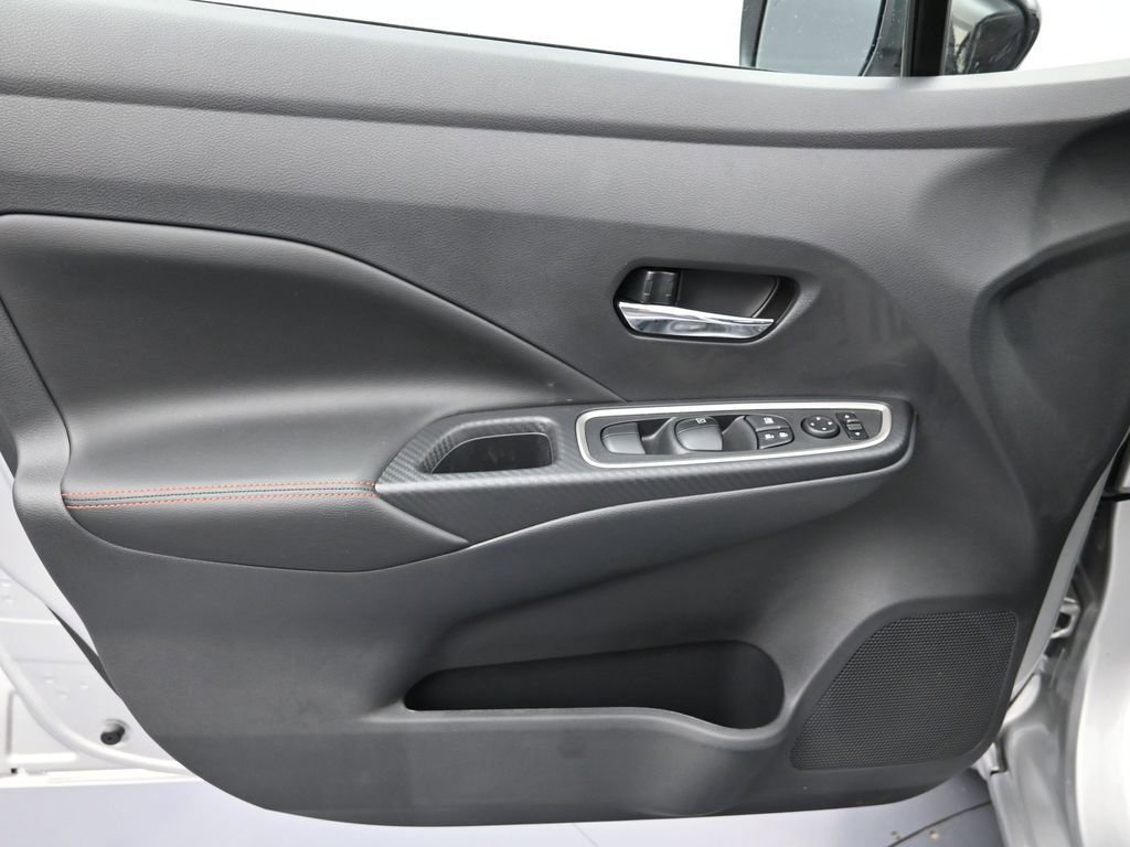 New 2025 Nissan Versa SR w/ Trunk Package FWD image 10